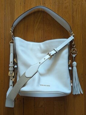 Michael Kors Brooke Ladies Medium Pebbled White/Off White Leather Bucket Bag